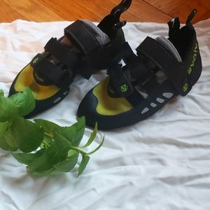WOMENS EVOLV ROCK CLIMBING SHOES!!!